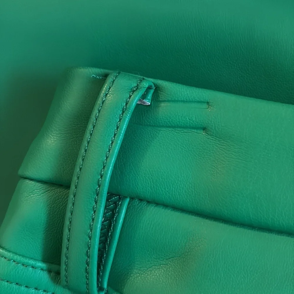 GOOD AMERICAN “Icon Fit” faux leather pants in Kelly green!